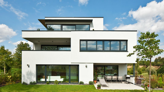 Haus Collmann ist ein modernes Massivhaus ganz im Bauhaus Stil gehalten.